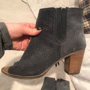 Navy blue open toe Booties